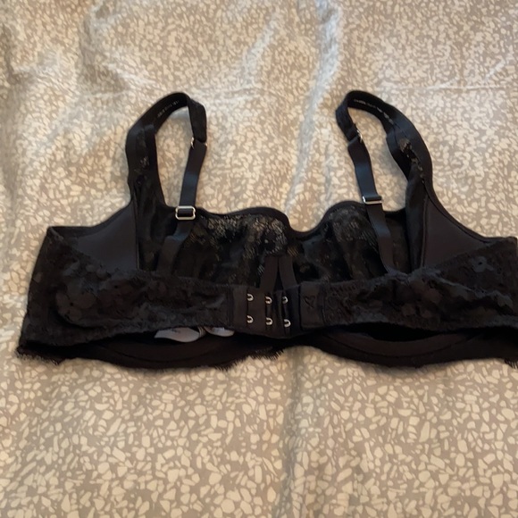 Black lace bra Victoria secret - Picture 2 of 4